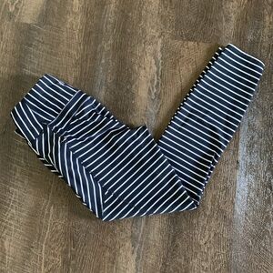 Athleta Navy Stripe Contender 7/8 Powerlift Legging Women’s Size Small